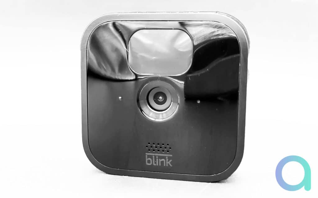 La forme petite et carrée de la BLINK Outdoor lui permet de se placer partout