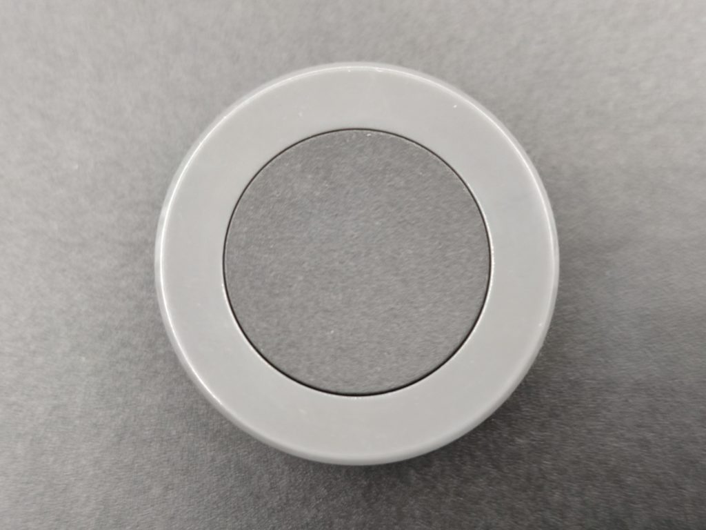 Le bouton intelligent Moes est en 2 couleurs : noir et gris