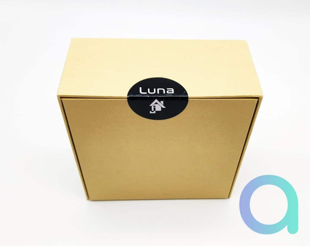 Jeedom livre sa Luna dans un packaging très simple