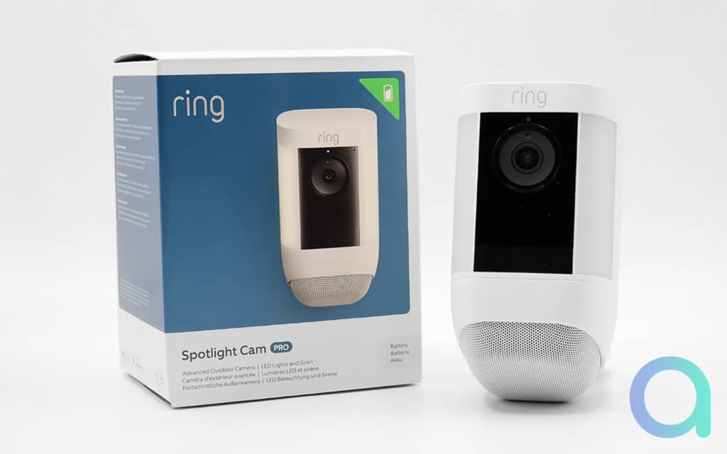 Unboxing de la caméra Ring Spotlight Cam Pro d'Amazon