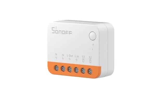 Un Sonoff Mini R4M Wi-Fi compatible Matter