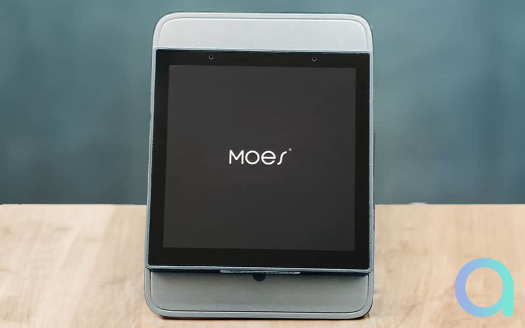 Démarrage du Moes Smart Panel, un interrupteur ZigBee avec écran LCD