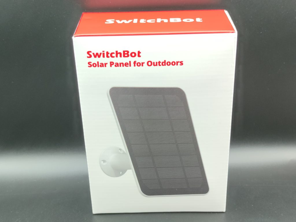 Même code couleur sur le packaging du Solar Panel for outdoors de Swichbot
