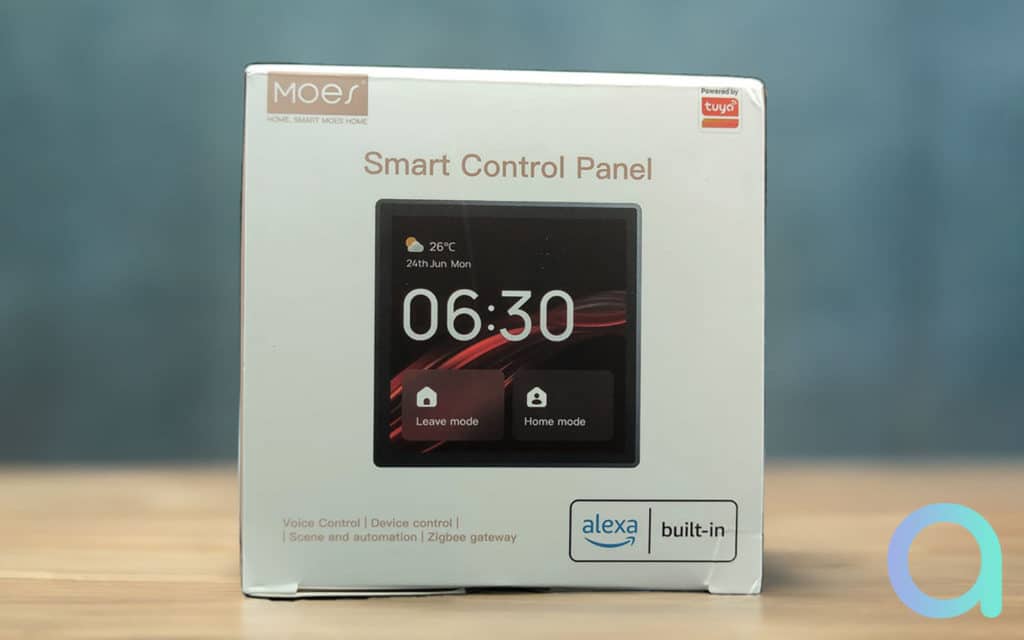 Le Smart Panel de Moes est livré dans un petit coffret avec un large visuel de ses capacités d'affichage