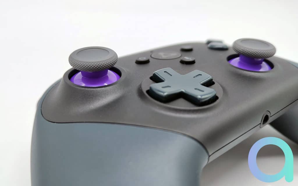 La manette Luna dispose d'une prise mini-Jack 3.5 mm