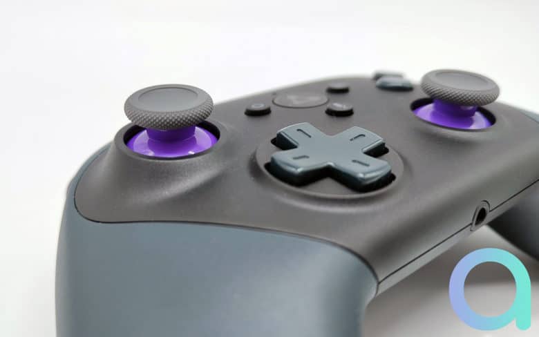 La manette Luna dispose d'une prise mini-Jack 3.5 mm