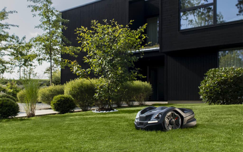 Husqvarna lance deux nouveaux robots Automower Nera avec technologie sans fil et coupe-bordure
