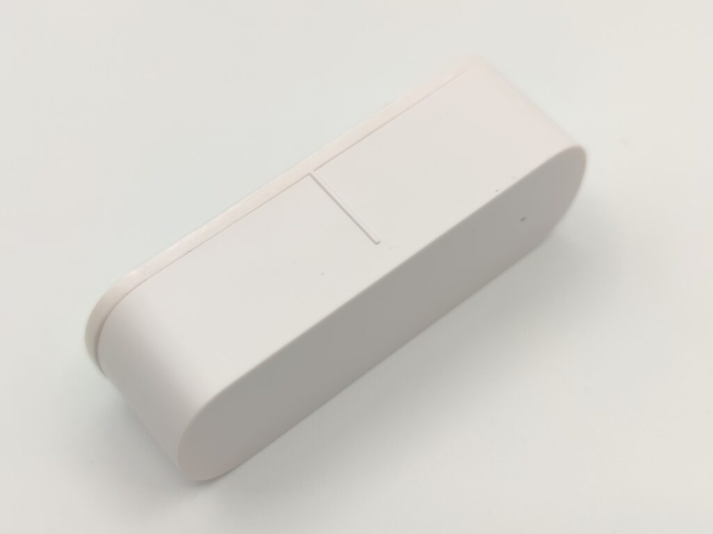 l'une des tranches du Moes capteur de vibration a une strie pour se repérer