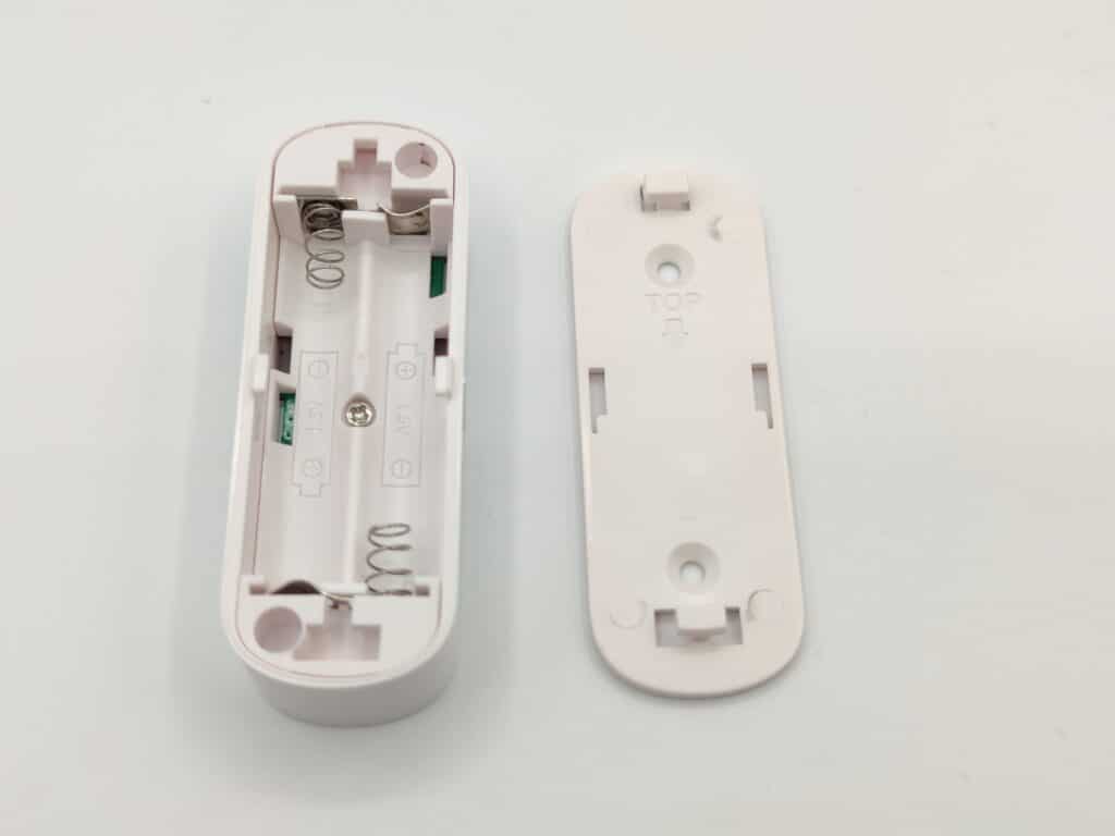 1 pile AAA est nécessaire pour alimenter le capteur de vibration Moes mais le logement en accueil 2
