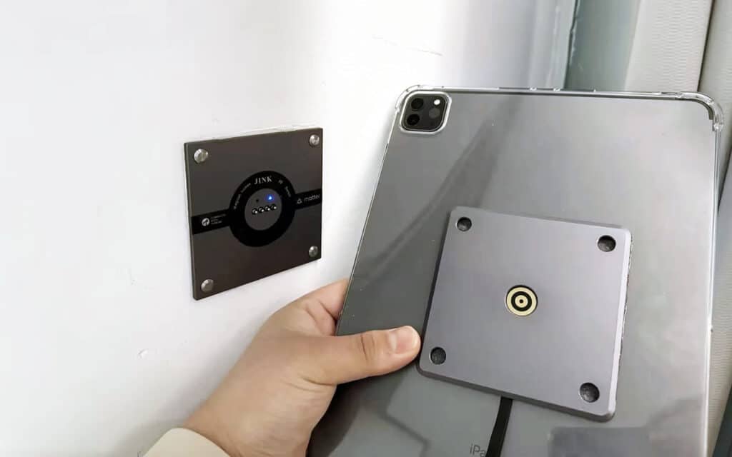 Le support Jink 8E pour un iPad domotique compatible Thread et Matter