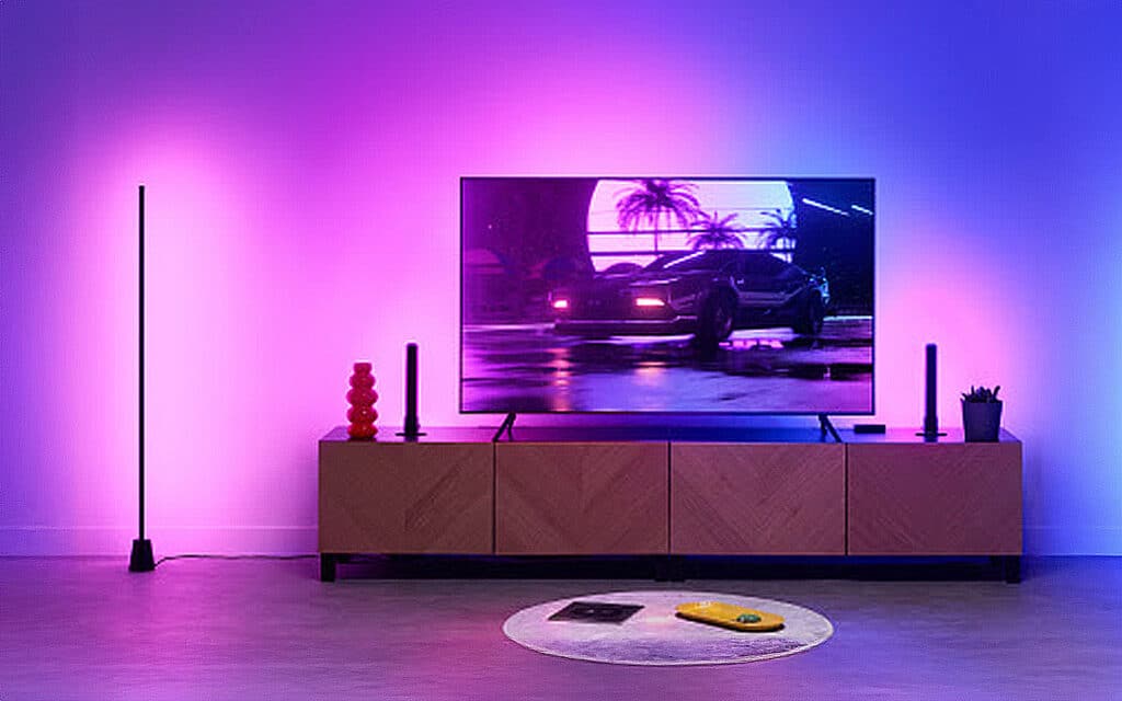 WiZ annonce le lancement mondial du boîtier de synchronisation HDMI avec rétroéclairage TV, qui permet de profiter plus facilement que jamais d'une expérience immersive en matière de films, de sports et de jeux.
