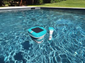 Découvrez EcoTab, le diffuseur de chlore intelligent qui révolutionne l'entretien des piscines avec une gestion autonome et efficace.