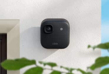 La Blink Outdoor 2K+ offre une caméra extérieure sans fil avec une meilleure résolution et un zoom numérique 4x.